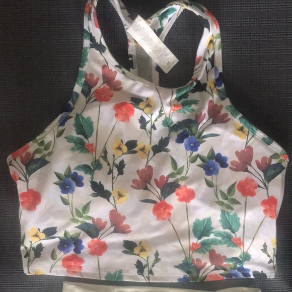 Fabletics Medium crop bra top Tags off - never worn - Picture 4 of 9